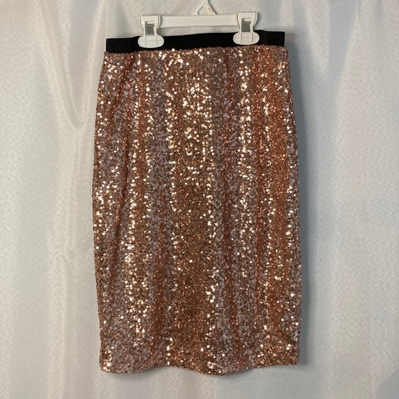 ❗️MOVING SALE❗️ The Limited Sequin Pencil Skirt Rose Gold Size S - Picture 2 of 7